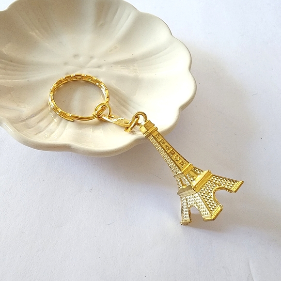 Eiffel Tower Gold Keychain - Picture 2 of 5